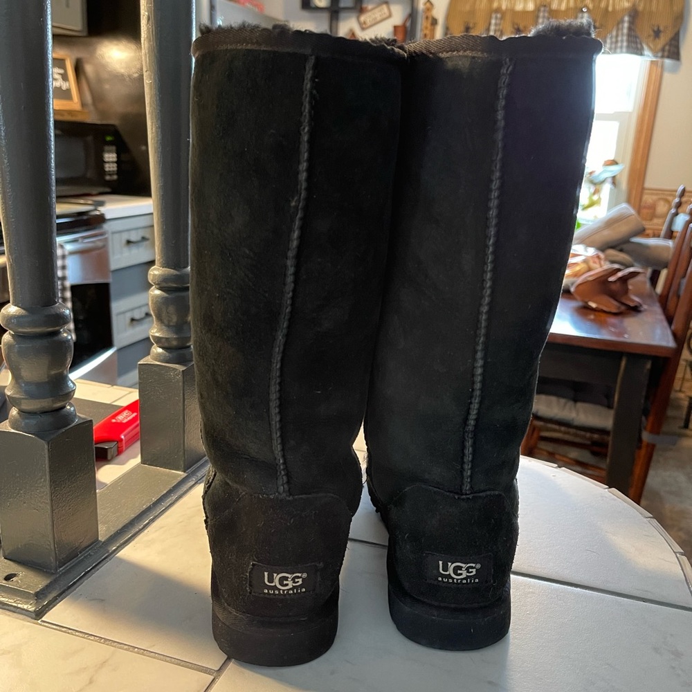 Black UGGs size 8. Any reasonable offer will be considered.